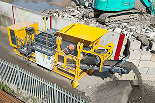 New Transportable Hook-Lift Impact Crusher 3